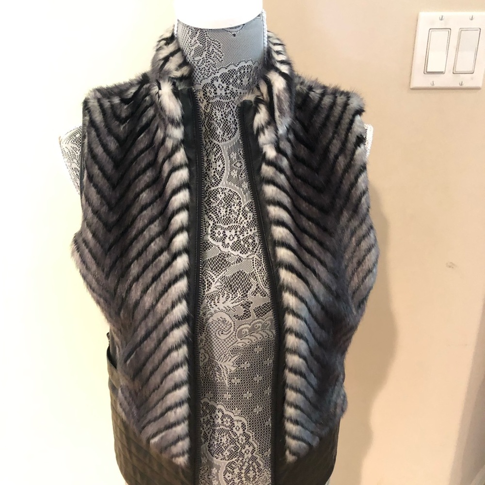 Fashionable Vest , l Fur , Animal print & leather - Picture 5 of 8